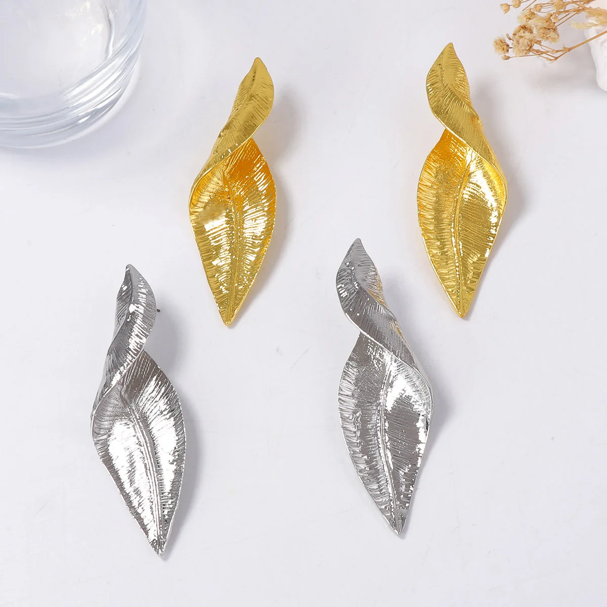 Retro light luxury personality trend irregular leaf stud earrings distorted texture exaggerated earrings women