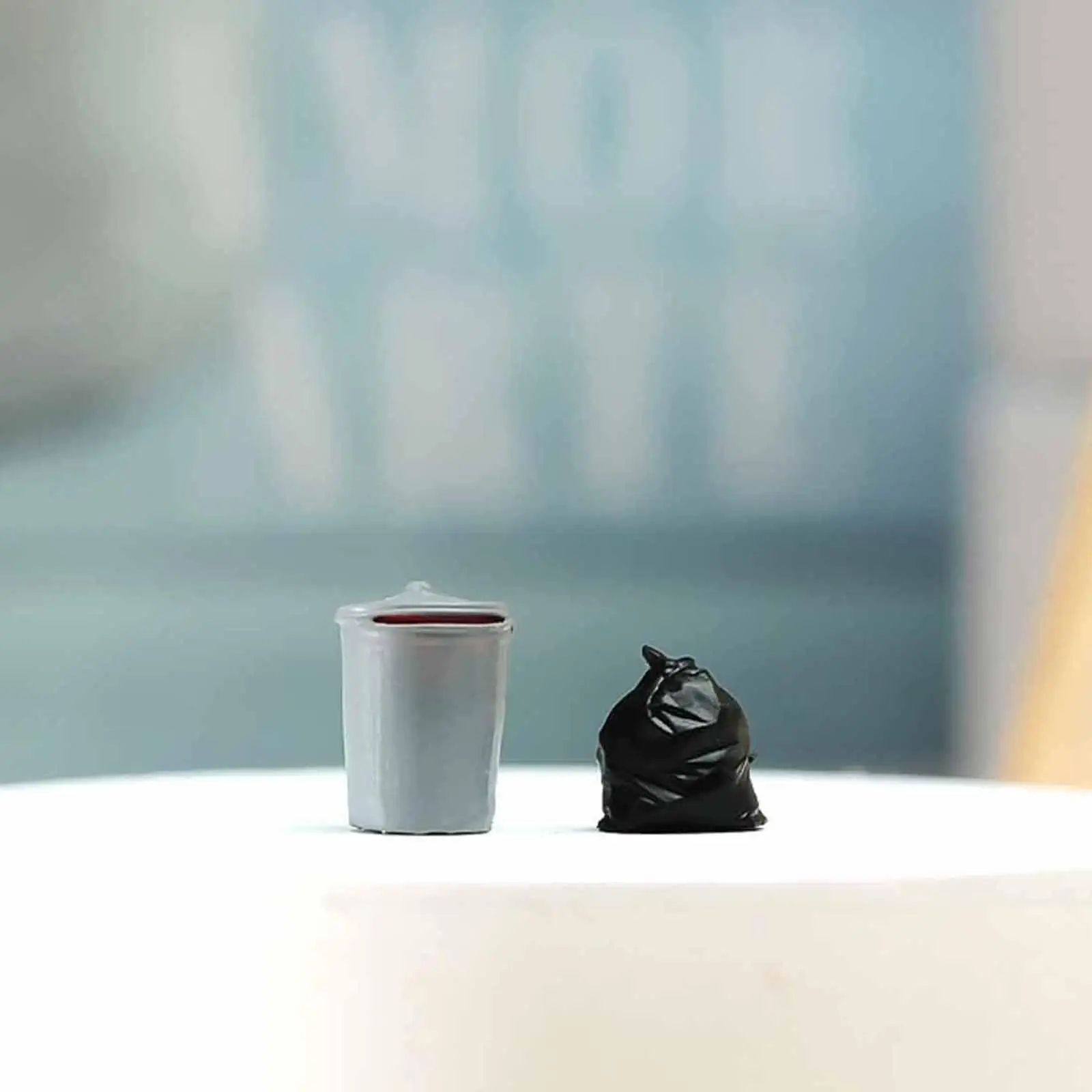 

1/64 Miniature Garbage Bag Model with Trash Can Diorama Scenery Tiny Rubbish Bag Toy for Decoration DIY Scenery Railway Station