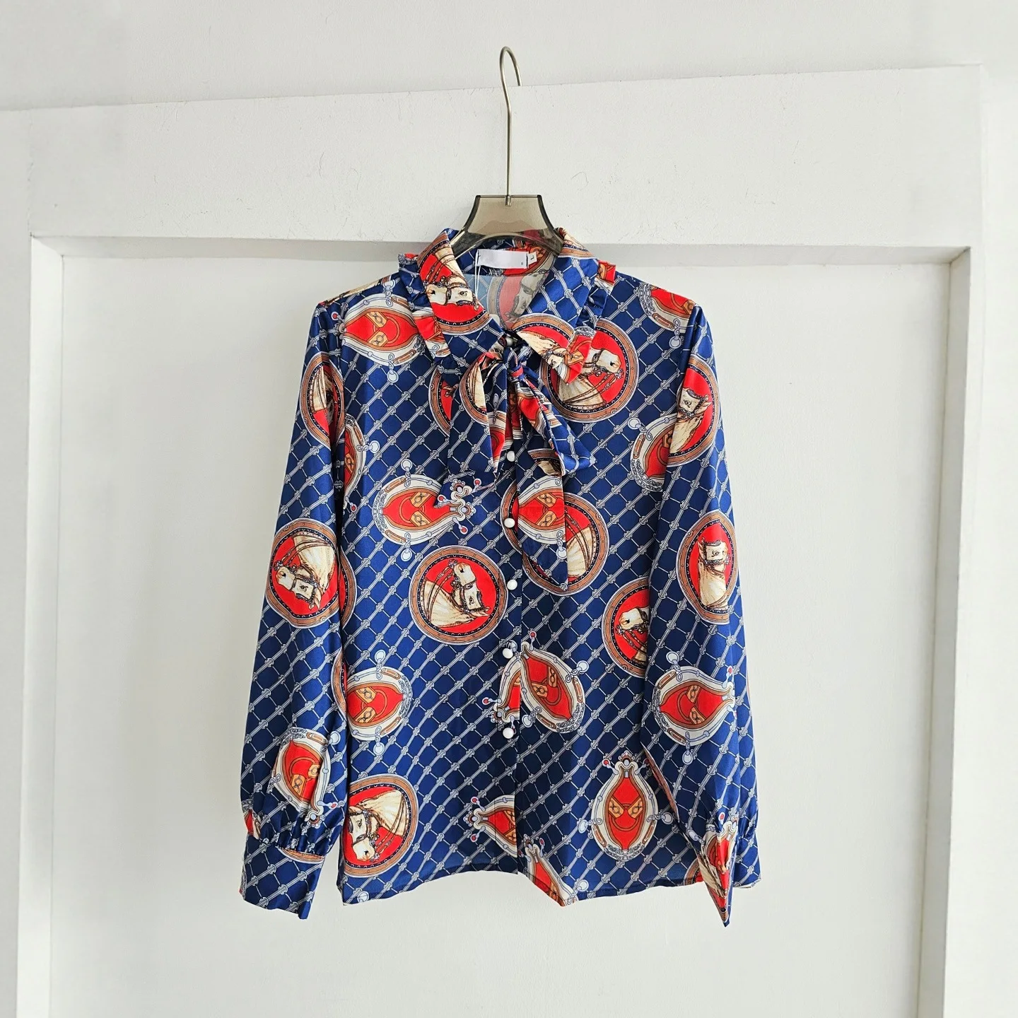 

Новейшая эксклюзивная женская рубашка с длинным рукавом, атласная, с отложным воротником, с принтом мультяшного коня, винтажная, дизайнерская, брендовая блузка