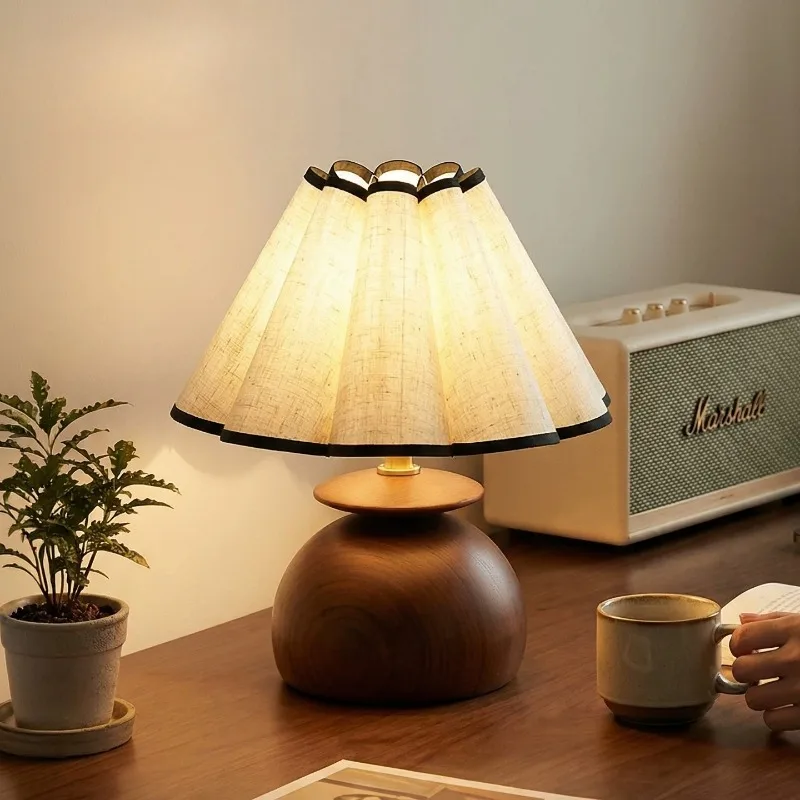Japanese Solid Wood Table Lamp Pleated Linen Fabric Shade Retro Bedside Bedroom Study Homestay Reading Room Tea Hall Desk Lights