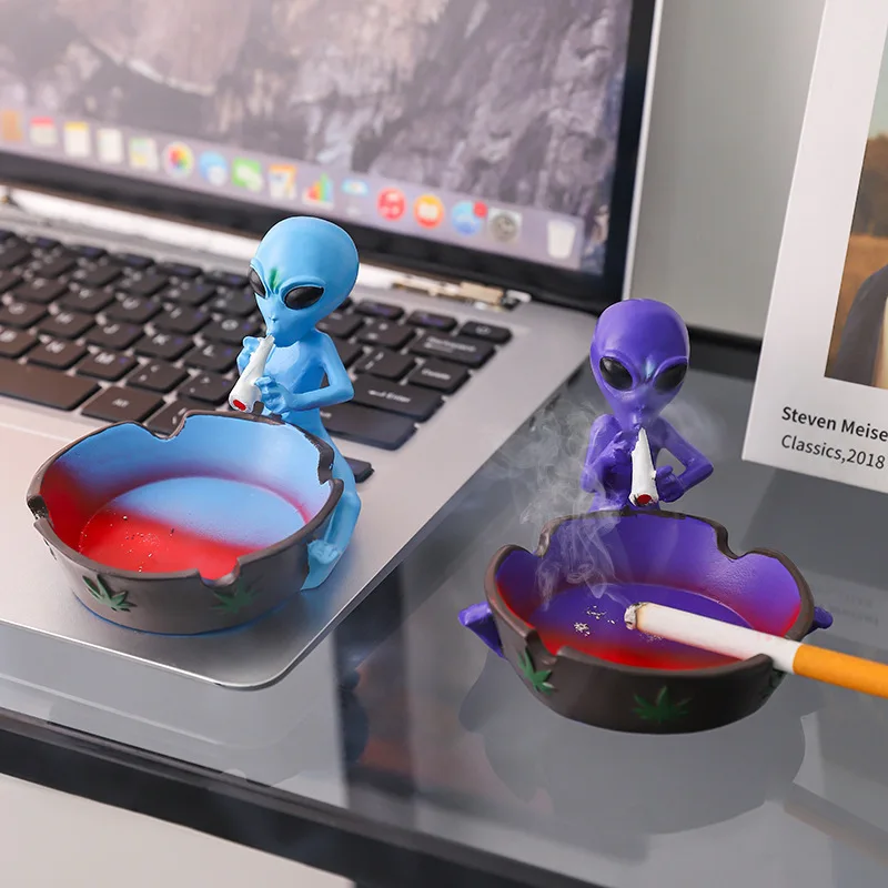 Vintage Alien Ashtray Desktop Ashtray Decoration Resin Hip Hop Home Office Bar Decoration Crafts Men's Smoking Accessories Gift