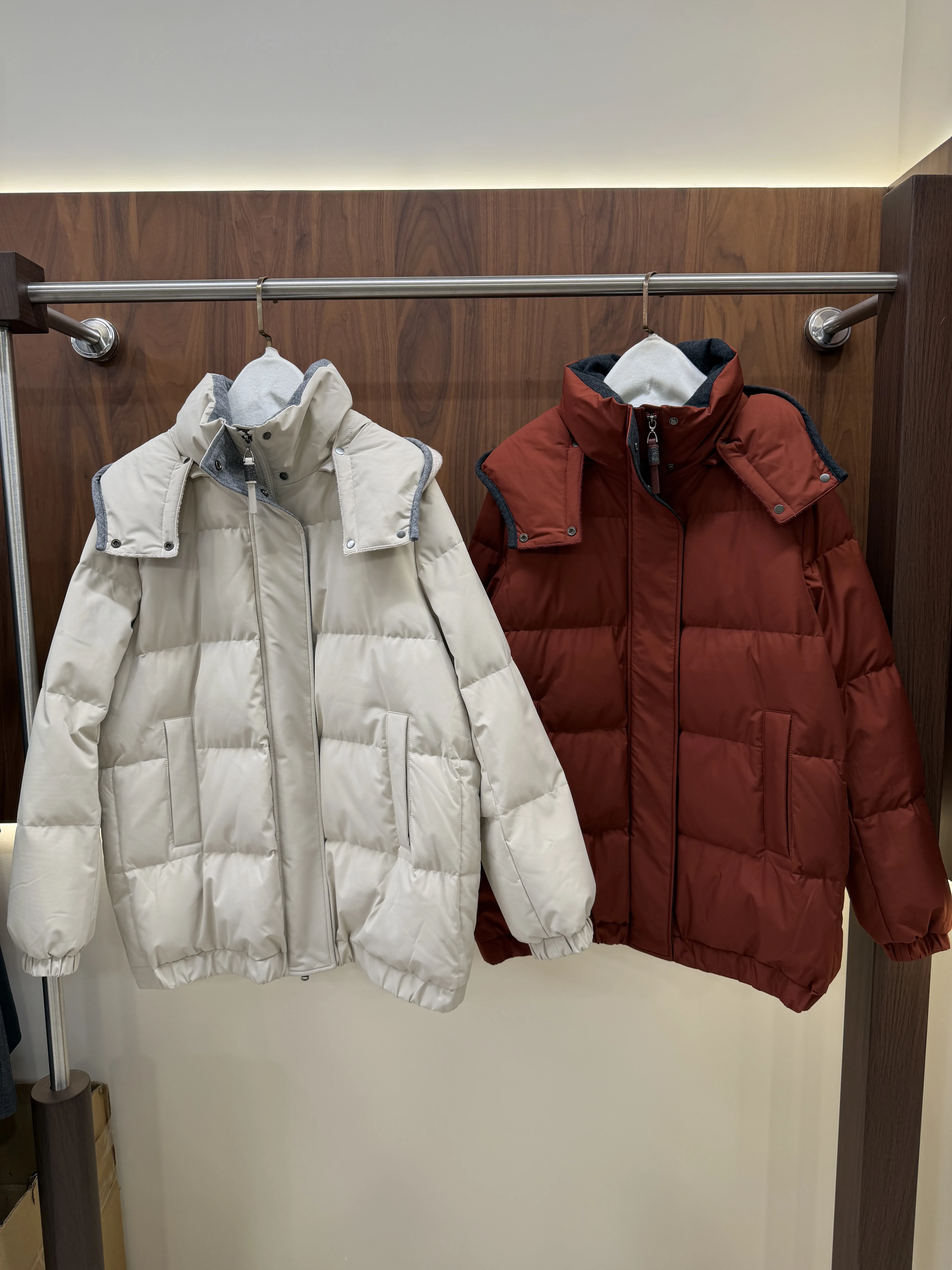 2026Women's Autumn/Winter Puffer Jacket with Detachable Hood and Zipper Closure