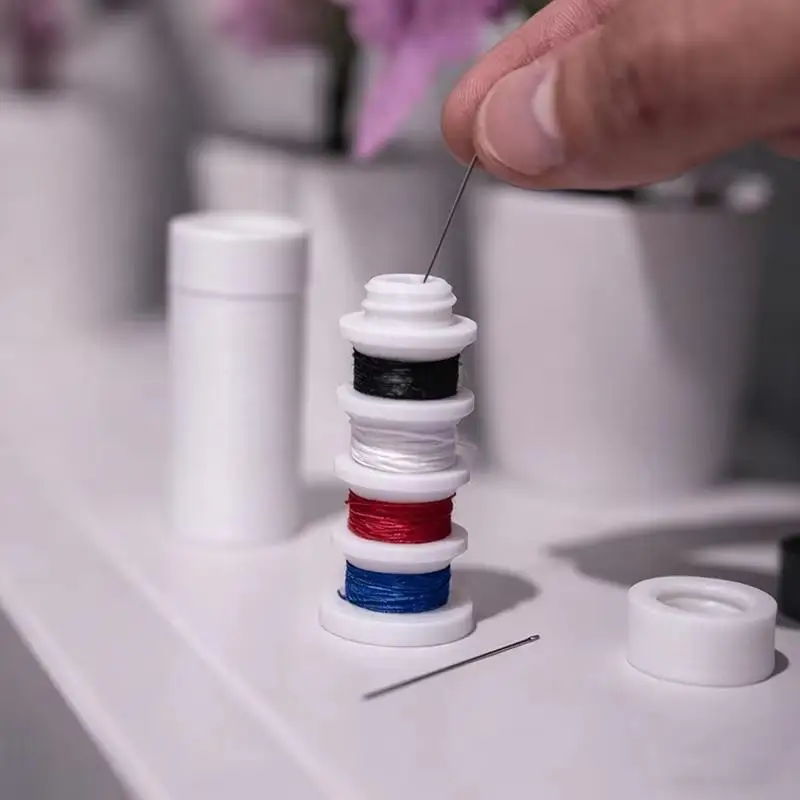 1 Set tragbares Nähset, Mini-Nähorganizer mit Schlüsselanhänger, Aufbewahrung für Reisen, zum Reparieren von Kleidung und Knöpfen, ohne Faden, Nadeln enthalten. – Detail 9
