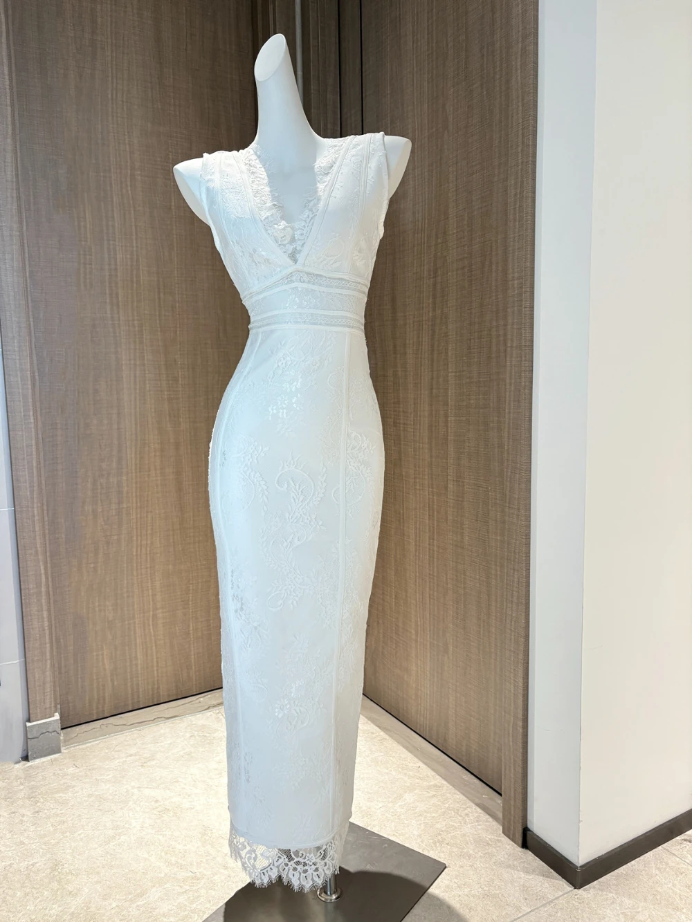 Sexy Deep V Neck Lace Cut out Long Dress Women Black Sleeveless Backless See Through Bodycon Prom Dresses Evening Party Gowns