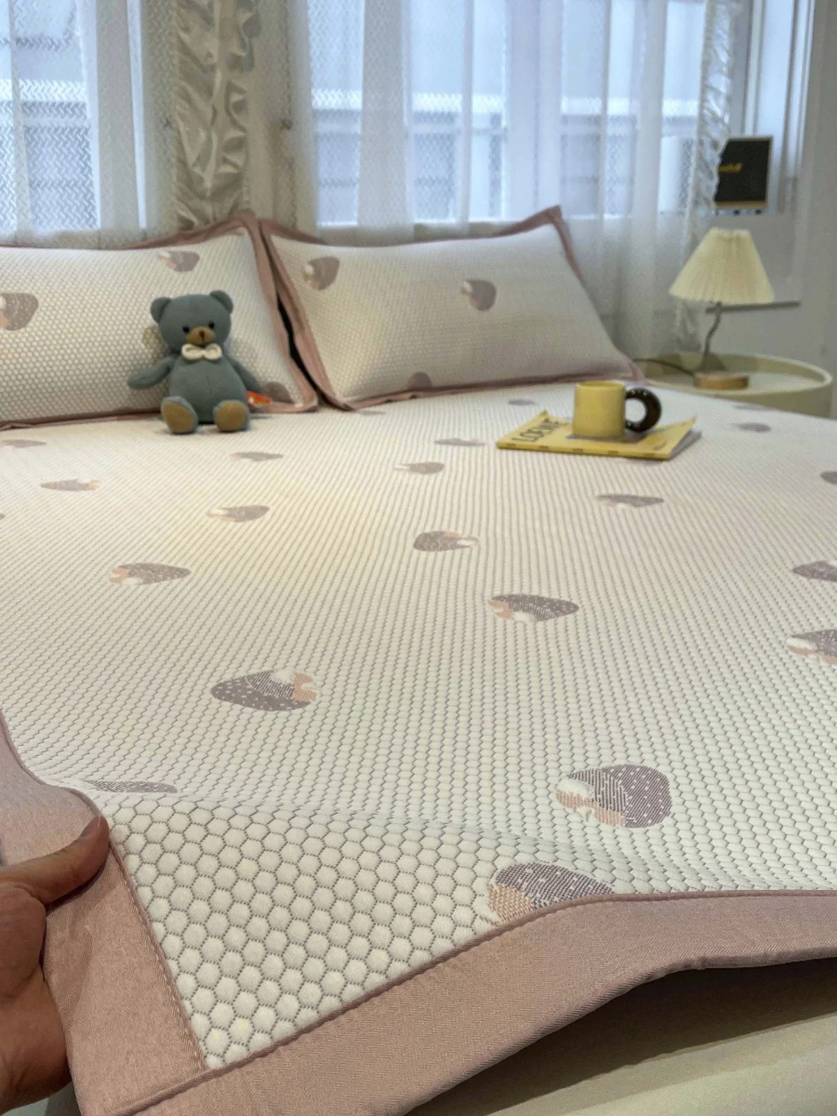 

Class A Maternal and Infant Grade Strawberry Pink Purple Cool Doudou Summer Ice Silk Mat Summer 2024 New Air Conditioning Soft M