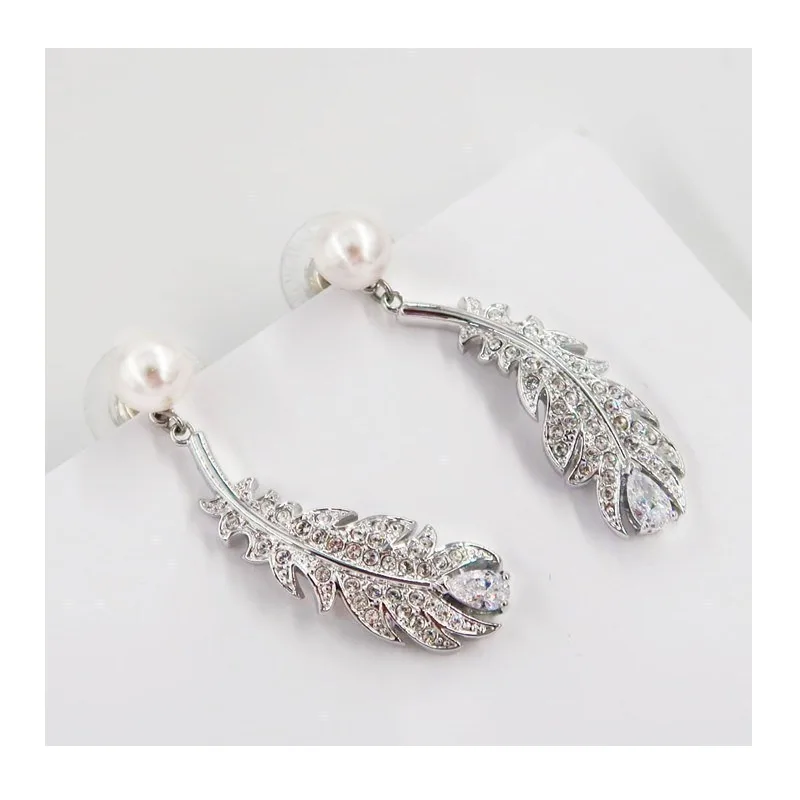 

[New Product] Shi Jia: Light Personality Feather Water Drop Earrings Romantic Full Diamond Pearl Earrings Female Trend Fan