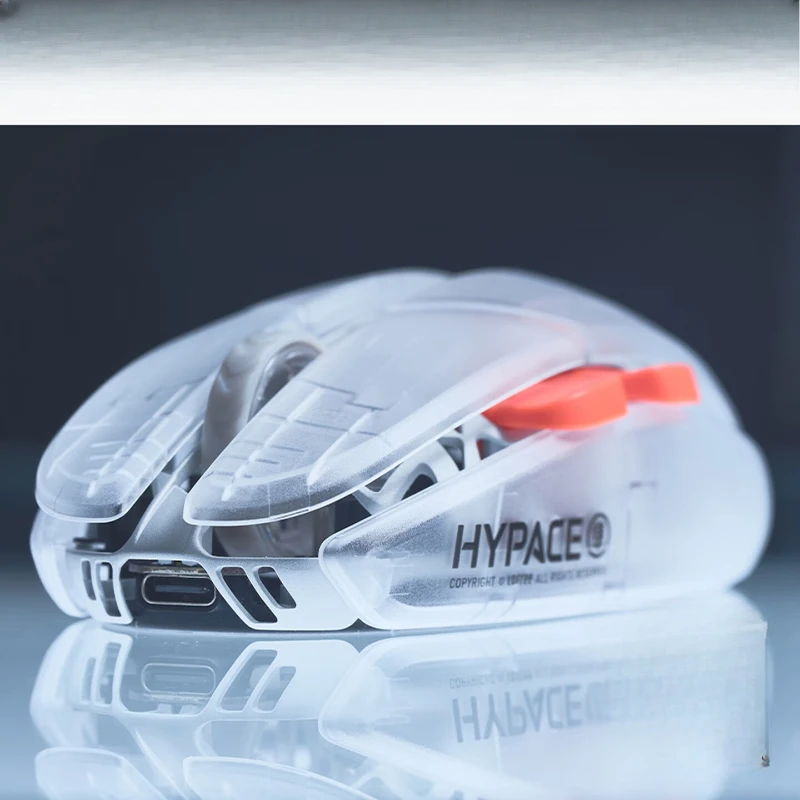 Gaming mouse lightweight office three-mode link mouse PAW3950 sensor T0 level flagship agile performance