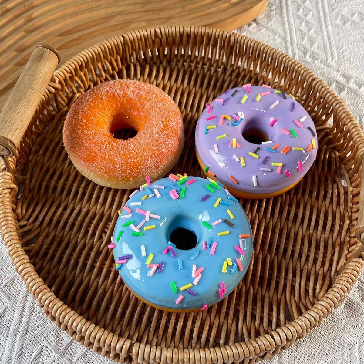 8,5cm Simulierte Donuts Runde Kunstnahrung Weiche PU-Brot-Farbe Nadelrosa Wanddekoration Schokoladen-Anhänger Süßigkeiten DIY-Requisiten Geschenk – Detail 11