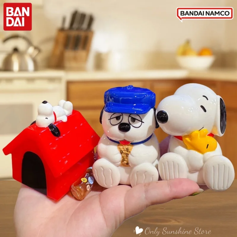 

BANDAI Snoopy Shaped Piggy Bank PEANUTS Doll Desktop Ornament Twisted Egg Design Comic Themed Money Box for Collectors