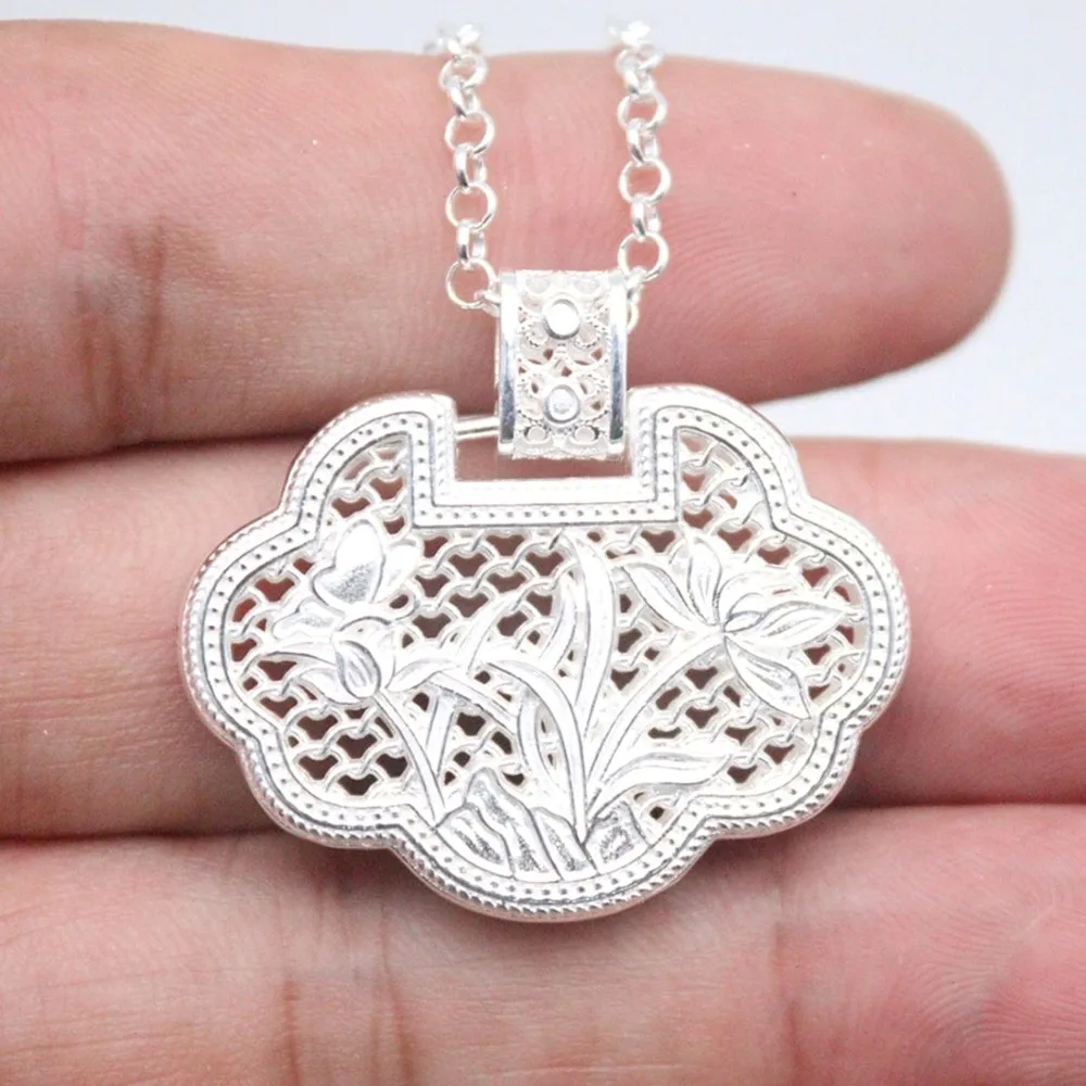 

Real Pure 999 Fine Silver Men Women Lucky Hollow Flower Grass Lock Bag Pendant 9-10g