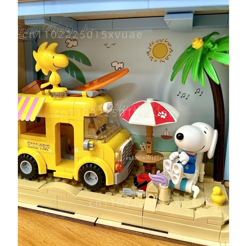 

Snoopy Building Blocks Cartoon Summer Travel Luggage Puzzle Assembling Toy Models Decoration Boys and Girls Surprise Gifts
