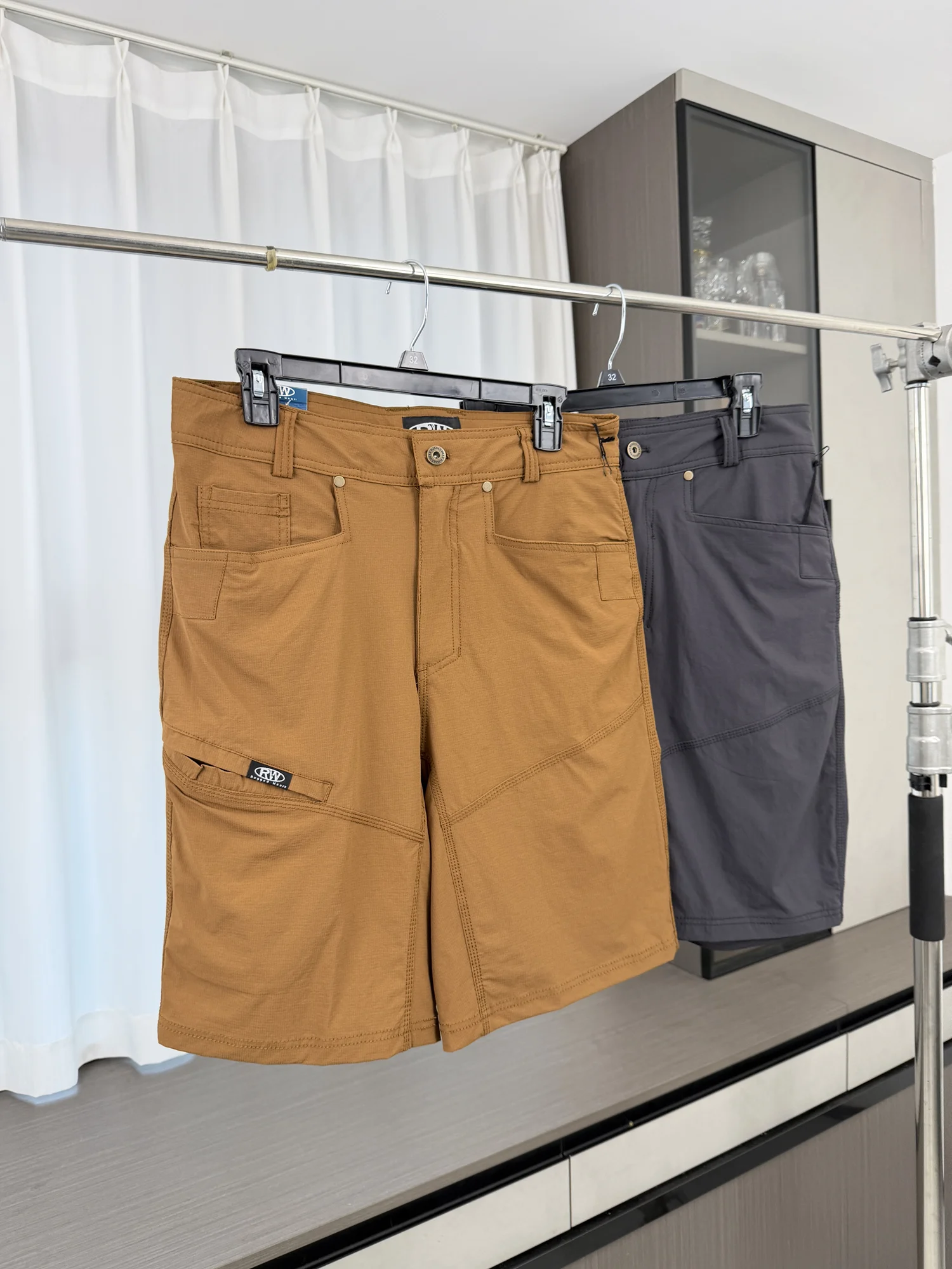 Quick Dry Elastic Outdoor Casual Multi Pocket Thin Workwear Shorts for Men Summer Loose Fit Straight Leg Basic  Color