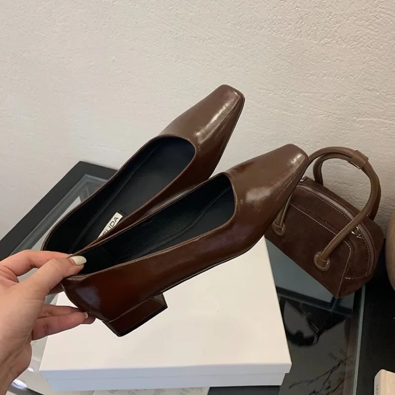 Sepatu Hak Tinggi Wanita Model Terbaru 2025, Hak Rendah Elegan, Ujung Persegi, Nyaman, Cocok untuk Kantor, Tacones