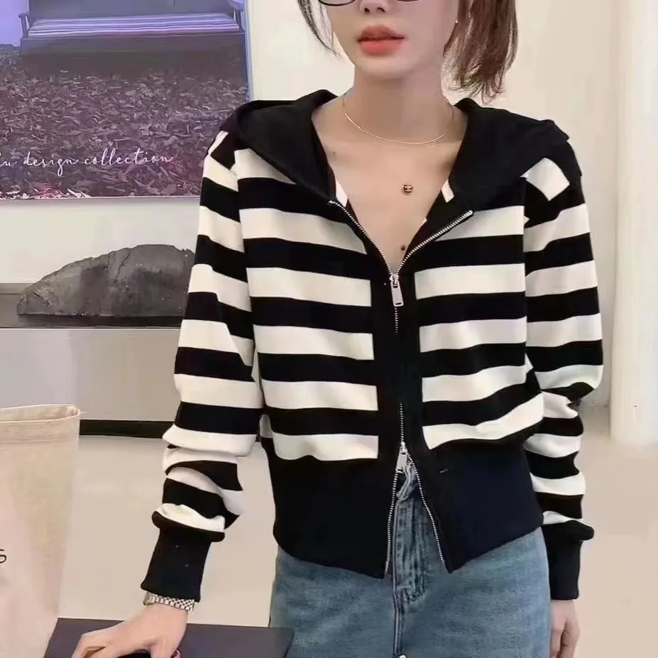 Age Reducing Explosive Street Hoodie Women\'s Knitted Cardigan High-end Gray Design Short High Waisted Sweater Small Stature