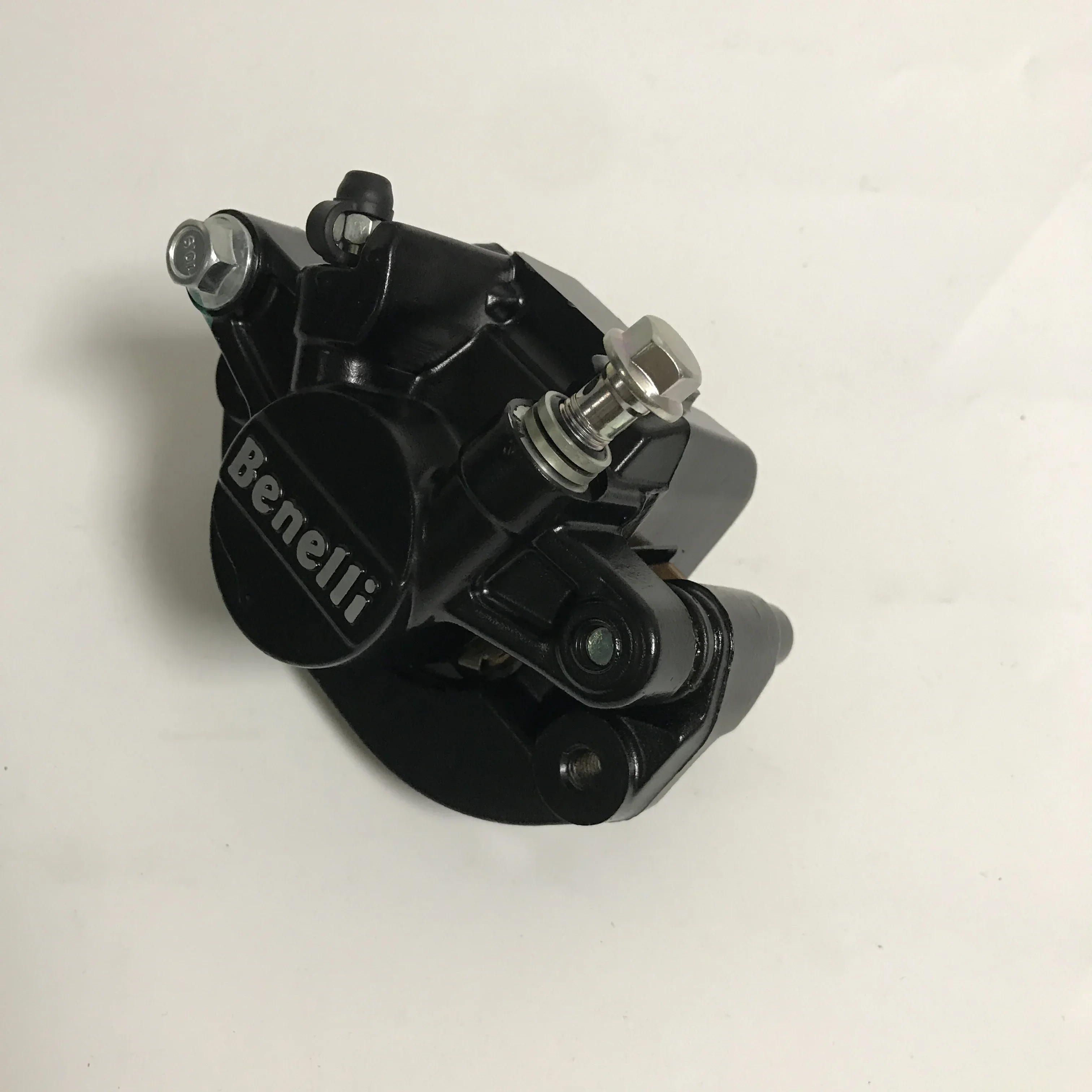 

Benelli TRK502 TRK502X LEONCINO500 задний тормозной суппорт Benelli TRK502 TRK502X LEONCINO500