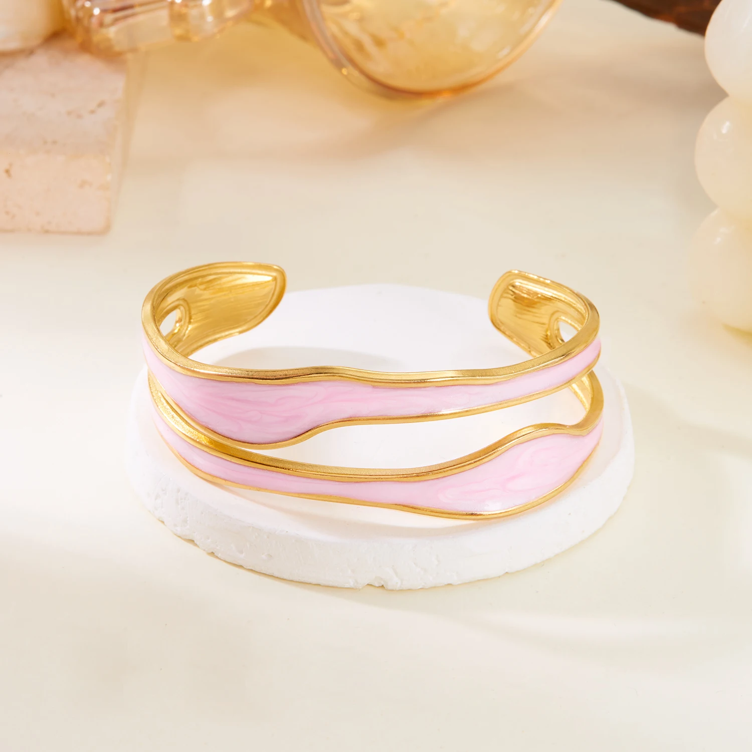 Offenes Vintage-Armband aus weißem Emaille-Edelstahl für Damen, einfaches Metall, unregelmäßige Form, geometrisches Armband, kein Verblassen von Schmuck – Detail 16