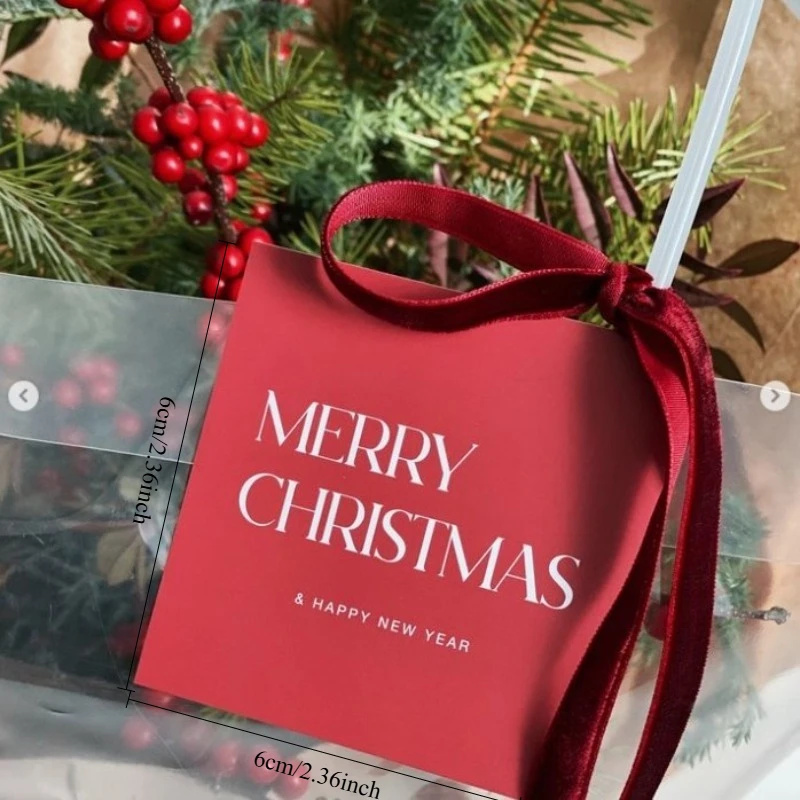 100 Stück rote Weihnachtsgeschenkanhänger und Karten – weiße kursive Frohe Weihnachtsetiketten mit schwarzem Schriftzug, innen leer für die Personalisierung – Detail 1