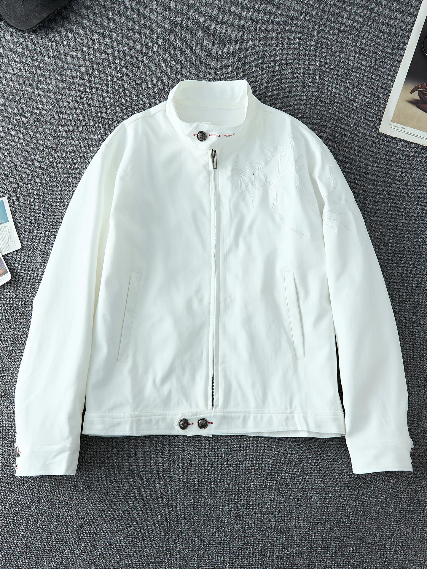 

Белая вышитая бейсбольная куртка-бомбер мужская, весенняя новинка, в китайском стиле, с воротником-стойкой, американская крутая куртка-харрингтон