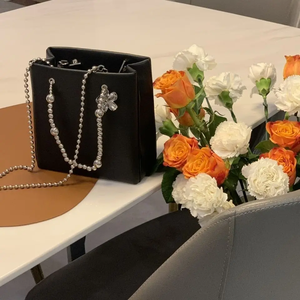 

Small Niche Design Fashionable and Casual Versatile Bead Crossbody Single Shoulder Handbag Daily Commuting for Women