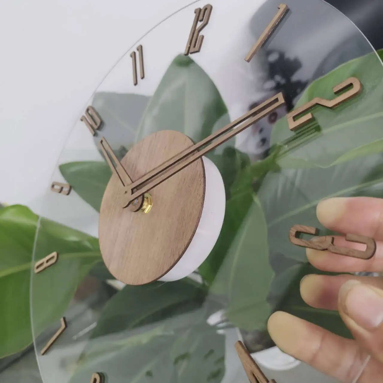 นาฬิกาแขวนโปร่งใสเรียบง่าย นาฬิกาไม้วอลนัทแฟชั่นบ้านสมัยใหม่