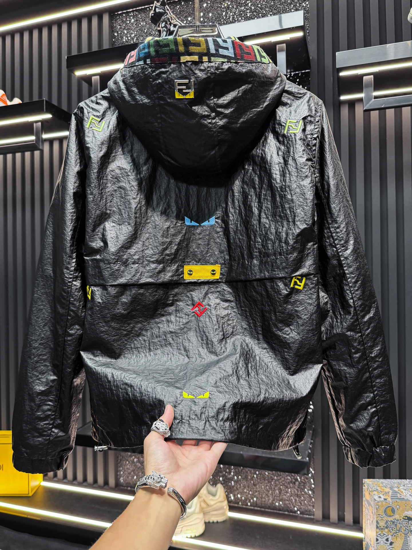 

Ele Men's Hooded Jaet with Embroidery And Sequins Devil Eye Emblem iny Surface Street Sle Polyester Fiber Coat