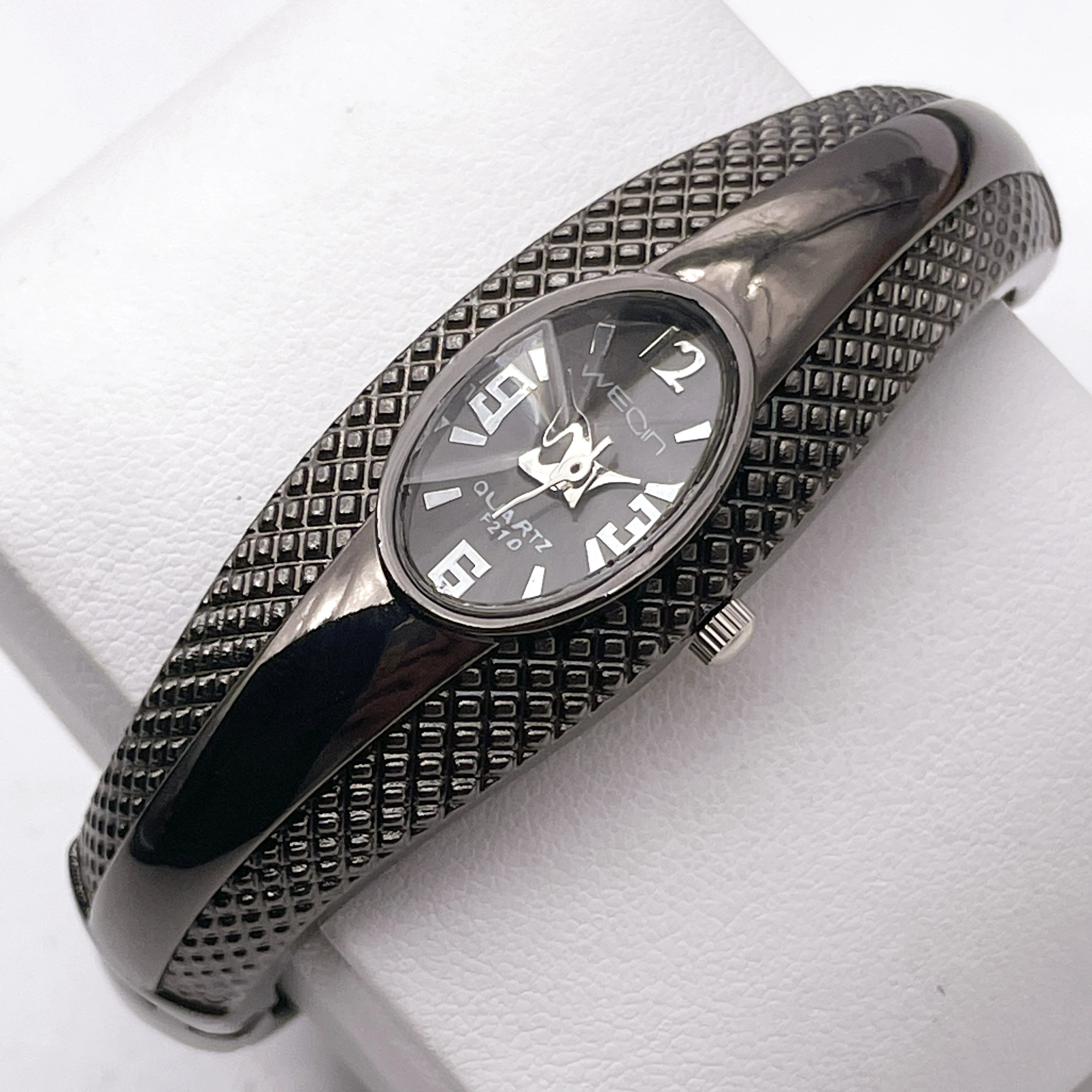 2023 Trend Fashion Flash Silvery Black Bracelet Watch Charm Female Jewelry