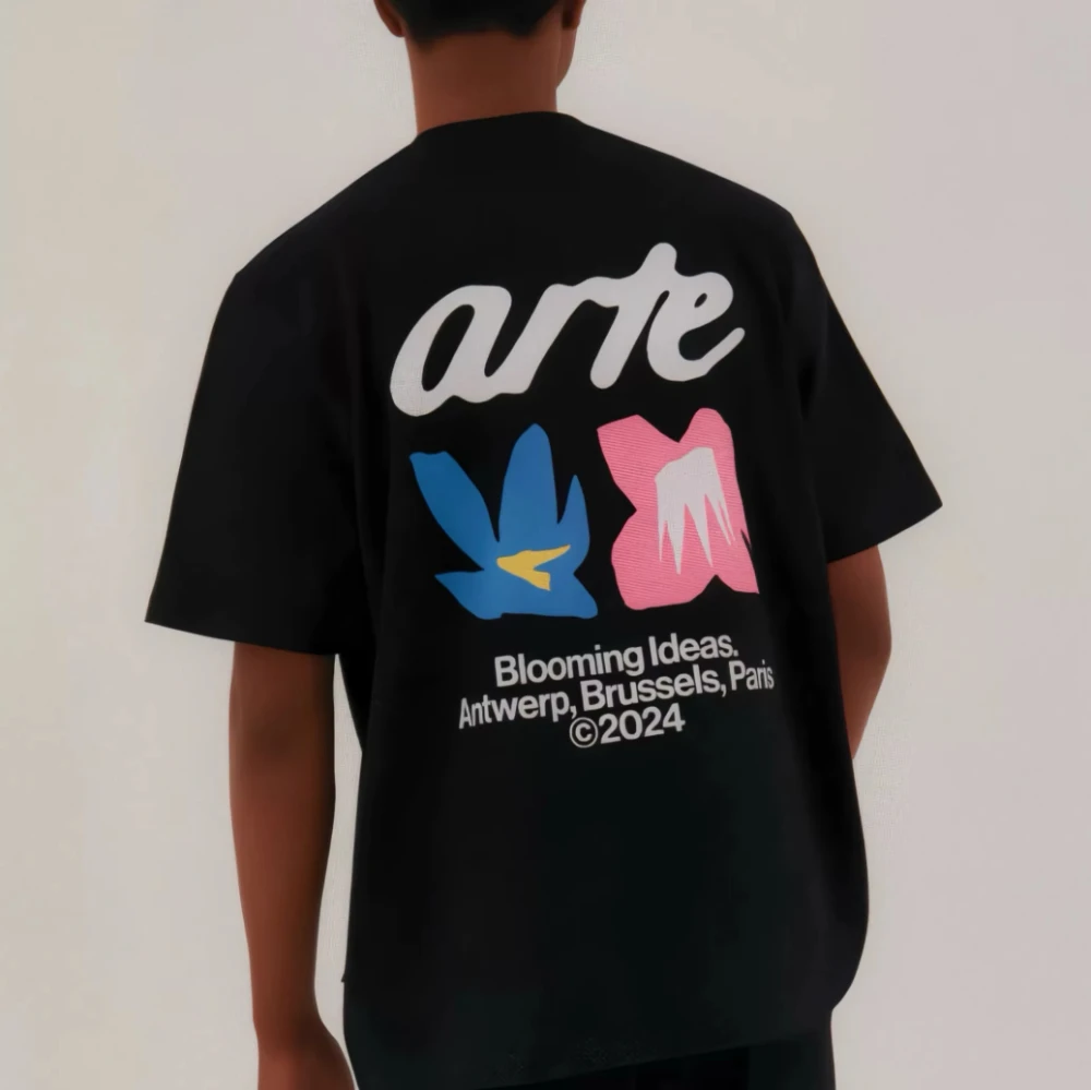 

Летом 2022 года Arte Antwerp — американский нишевый модный бренд, свободная футболка в стиле хип-хоп с короткими рукавами и высокой уличной футболкой.