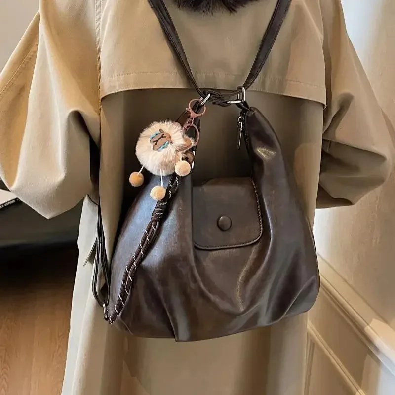 حقيبة يد نسائية كلاسيكية ذات سعة كبيرة حقيبة كتف للركاب من الجلد الاصطناعي الناعم حقيبة يد داخلية للخريف والشتاء