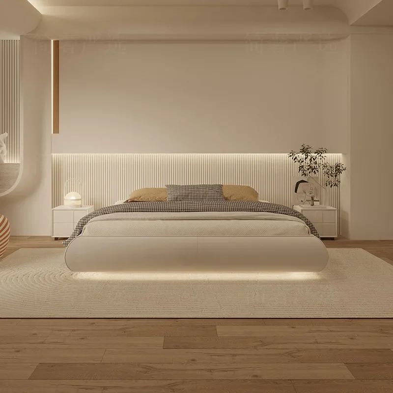 El viento crema es ligero y lujoso y no hay cama suspendida en la cabeza de la cama. Cama doble moderna y sencilla de tamaño pequeño.