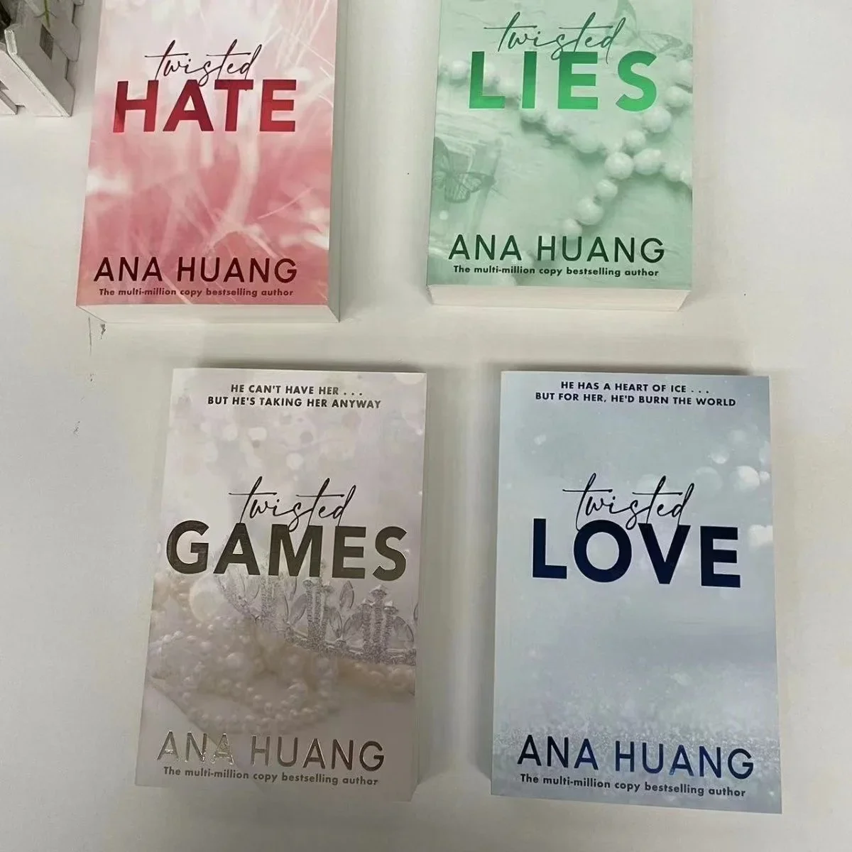 Ana Huang의 트위스트 시리즈, 러브, 게임, 증오, 거짓말, 페이퍼백 영어 소설 책, 4 권 세트