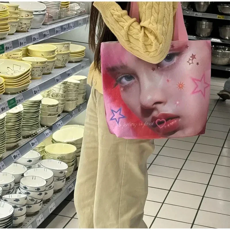 PVC-Umhängetasche, modische wasserdichte Handtasche mit Y2k-Mädchen-Portrait-Aufdruck, leichte, lässige Einkaufstasche für Damen, Alltagstasche – Detail 11