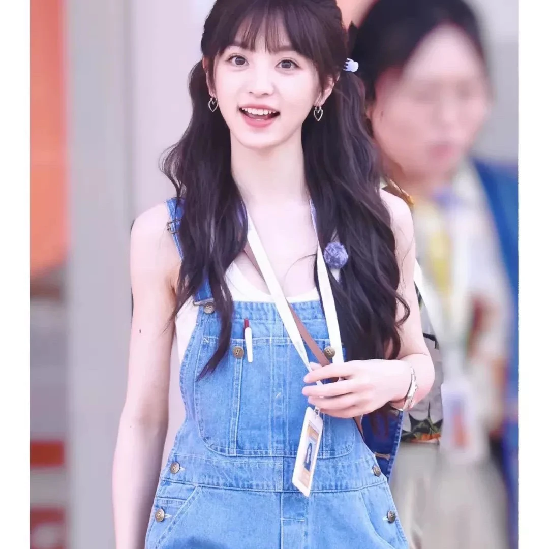 

Loose Straight Leg Denim Overalls Two Colors Natural Waist Button Closure Ladies Jeans Casual Comfortable Blue Denim