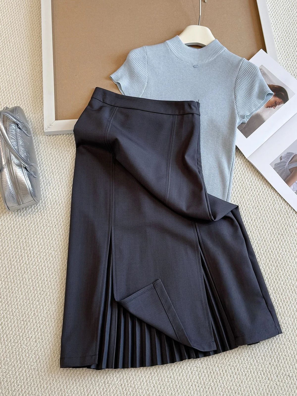 

2025 Autumn Black Half Skirt Women's New High Waist Fashion Suit Skirt Medium to Long Split Look Slim pleated Skirt A-line Skirt