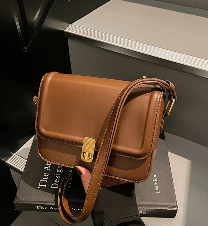 

Chic Women's Retro Small Square Bag - Luxury Texture Niche Design, Versatile Shoulder & Crossbody Handbag