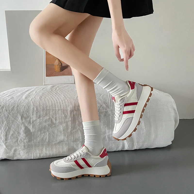 2024 New Women's Daily Leisure Golf Shoes Spring and Autumn Outdoor Walking and Running Shoes Beginner Golf Sports Shoes 35-40