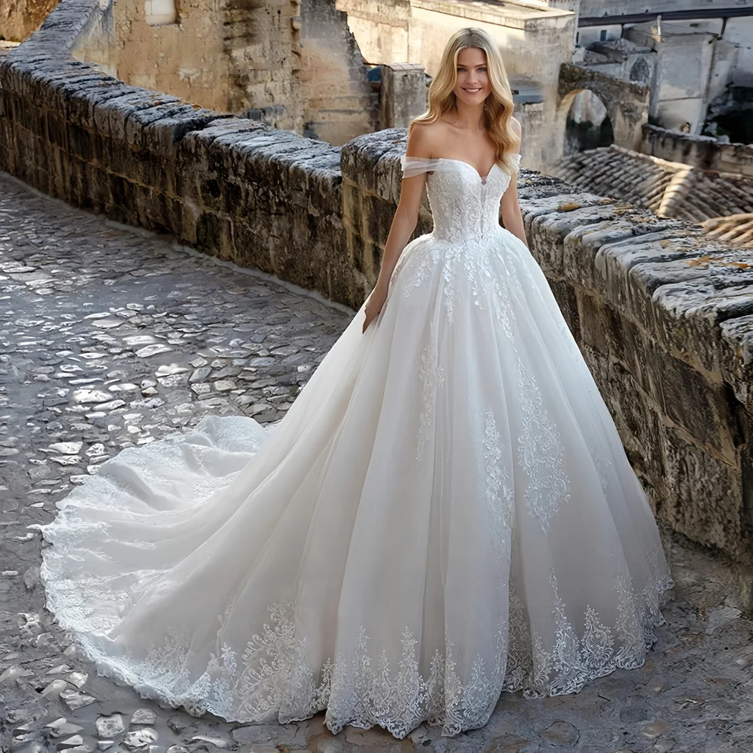 Suknia ślubna balowa z odkrytymi ramionami, dekoltem w serduszko, zdobiona aplikacjami z koronki, bez rękawów, elegancka, idealna na przyjęcie weselne, Vestido
