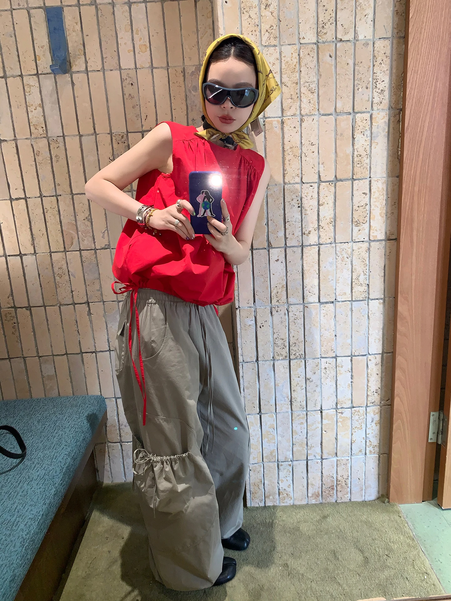 

Le Rouge Zhou Meimei Red Ruffle Drawstring Tie Sleeveless Flower Bud Top Women's Retro Straight Cut Polyester Fiber Shirt