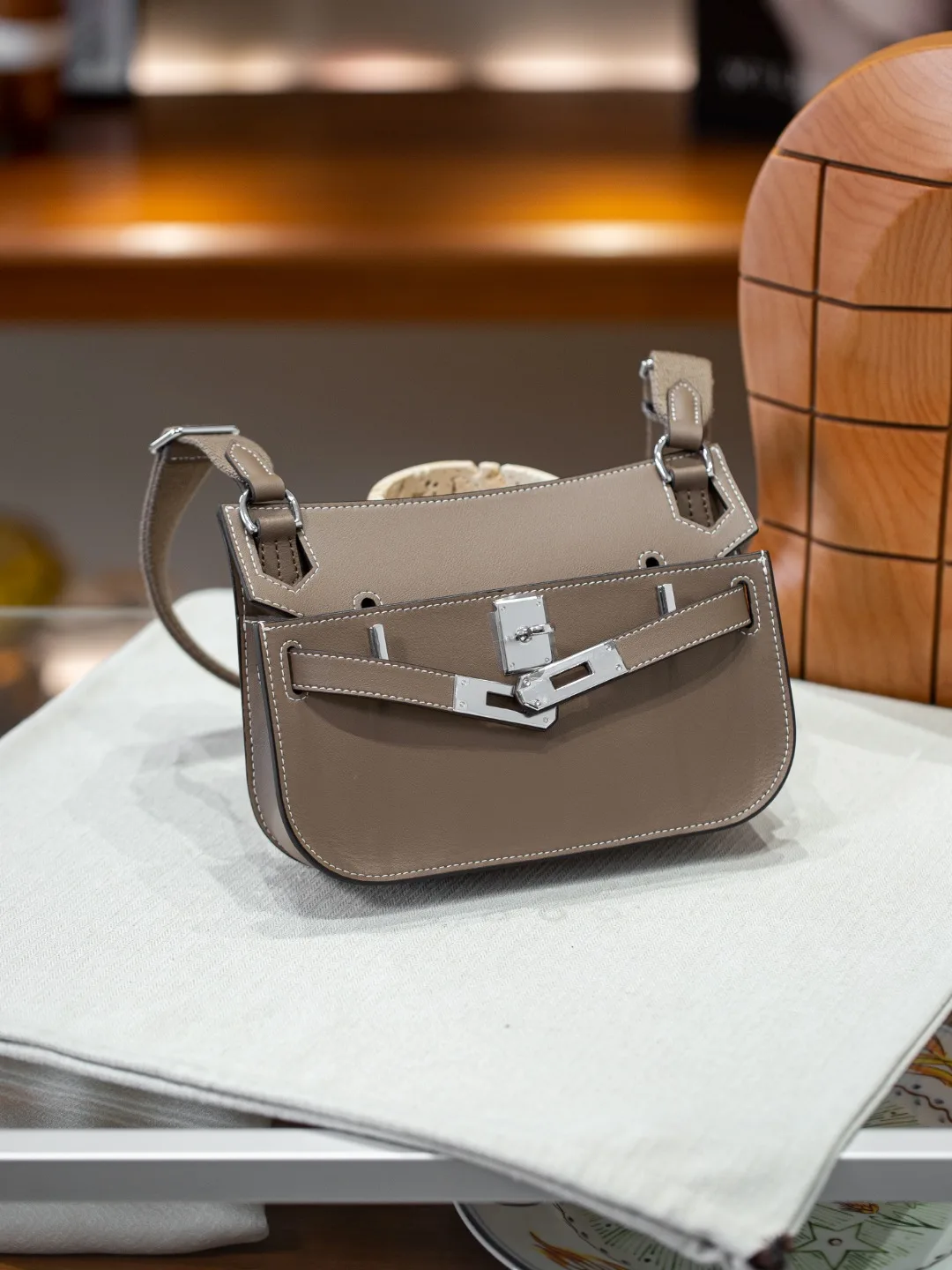 2025 High Quality Swift Cowhide Single Shoulder Cloud Bag Fashion Lady Mini Versatile Genuine Leather Women's bag Hobo Tote Bag - Image 4