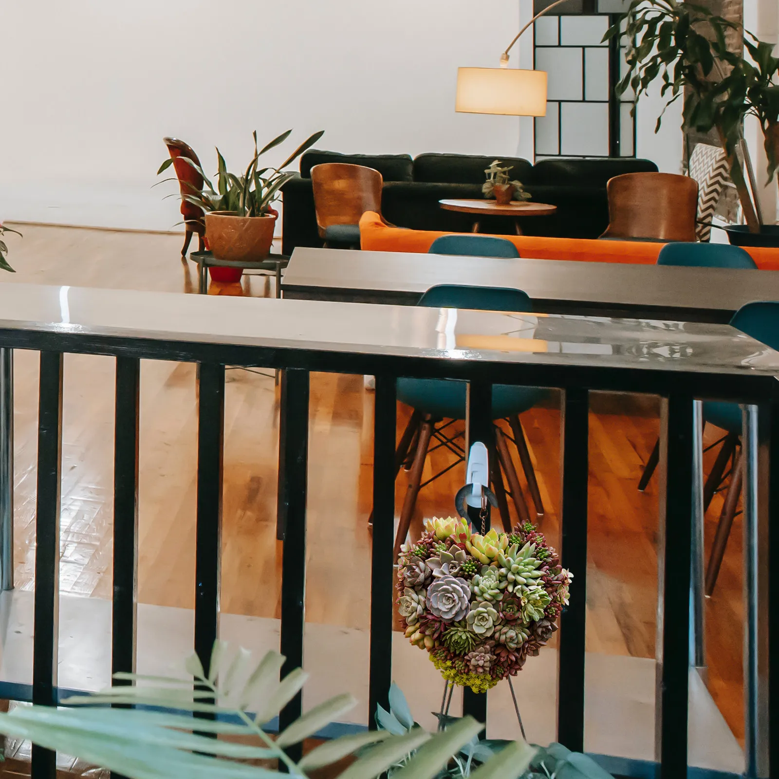 

1 шт. Железный подвесной цветочный горшок с эффектом состаривания в форме сердца для суккулентов, для использования в помещении и на улице, для сада, балкона, двора