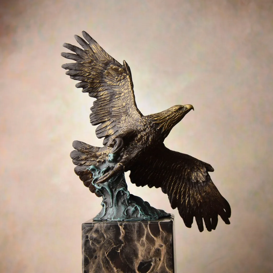 Bronze Spread Wings Eagle Statue Flying Hawk Figurine Bird Falcon Sculpture Office Home Decor Art view 4