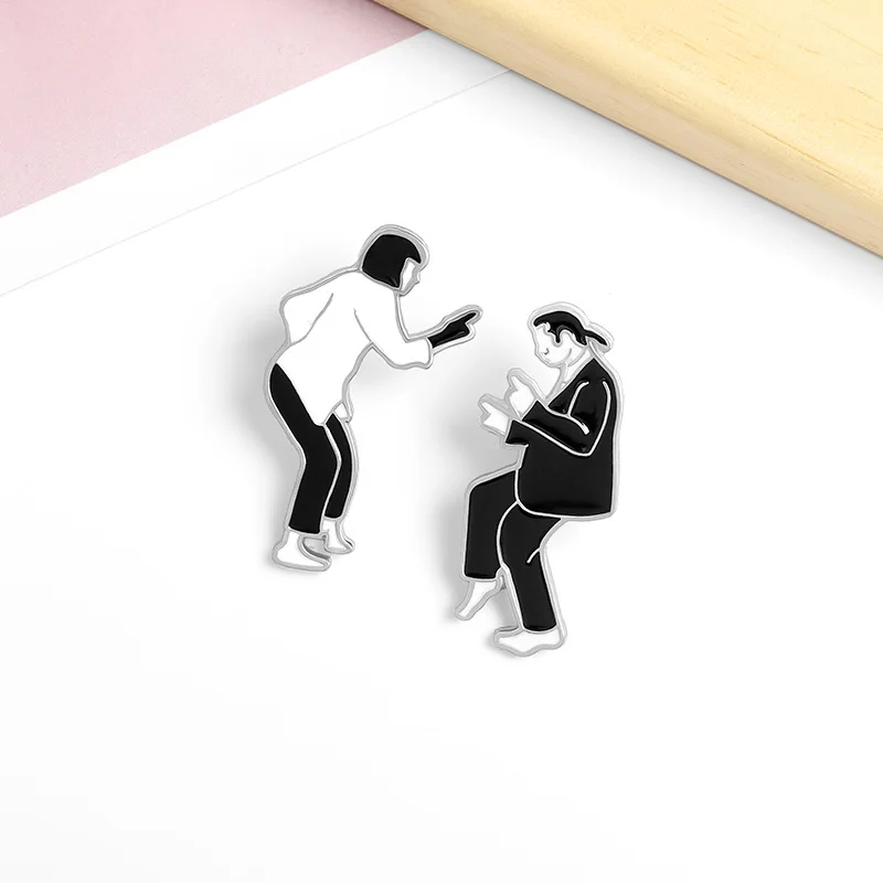 1pcs Black and White Punk Alloy Brooch Creative Cartoon Movie Character Pulp Novel Pulp Fiction Clothing Accessories Badge image 2