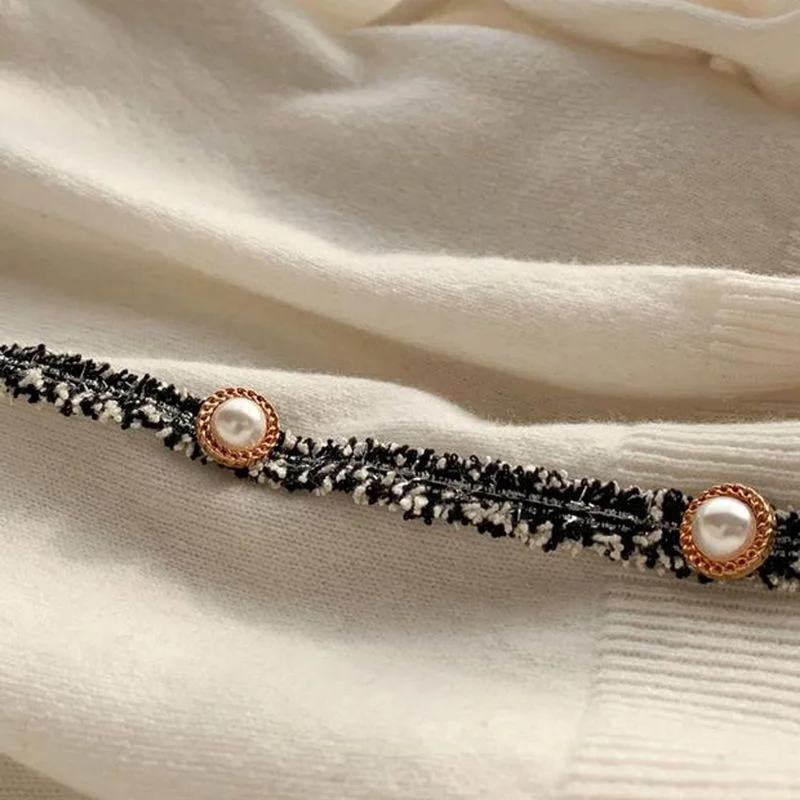 Dickes, mit Blumen gespleißtes, gestricktes Basisshirt mit V-Ausschnitt für Damen, lockerer, lässiger Perlenknopf, weicher, klebriger Pullover, innen geschichtet