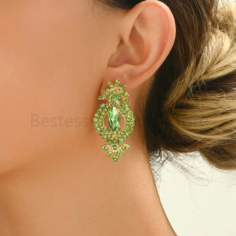 هندسية كلاسيكية تصميم الأزياء شنقا قلادة الأقراط للنساء الفاخرة عالية الجودة الحلو الرومانسية مجوهرات الزفاف الإكسسوارات