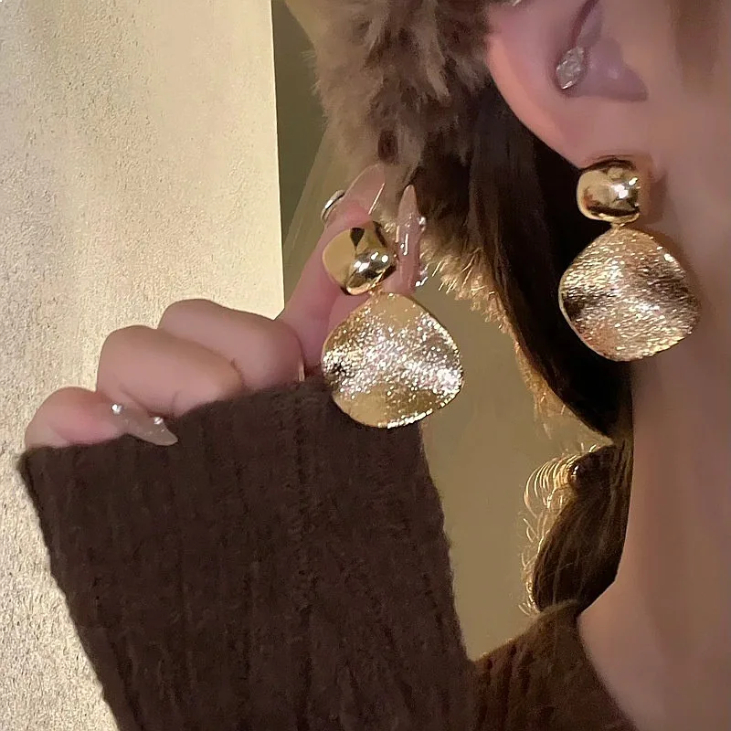 High Street Fan Retro Metal Round Earrings European American Cold Wind Simple Temperament