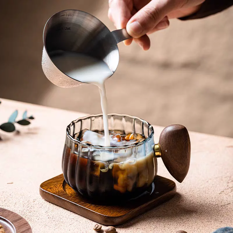 250 ml gestreifter, hitzebeständiger Borosilikatglas-Eiska-amerikanischer Latte-Becher mit Holzgriff, Frühstücksmilchteebecher