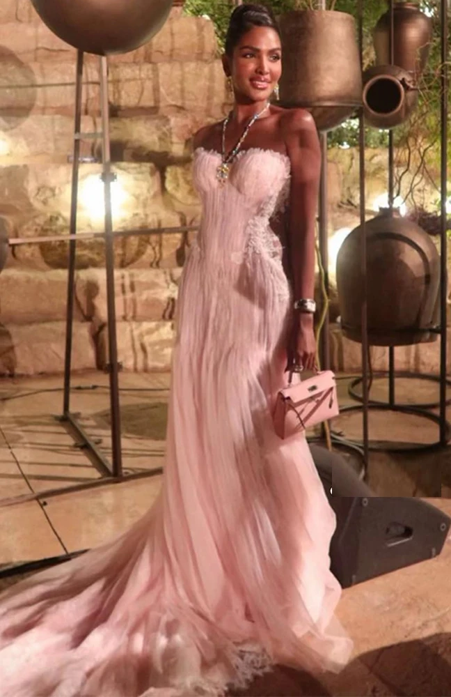 Luxury Strapless Tulle Evening Dress Exquisite Sweep Train Customized Party Dresses Delicate Appliques and Lace Cocktail Dress