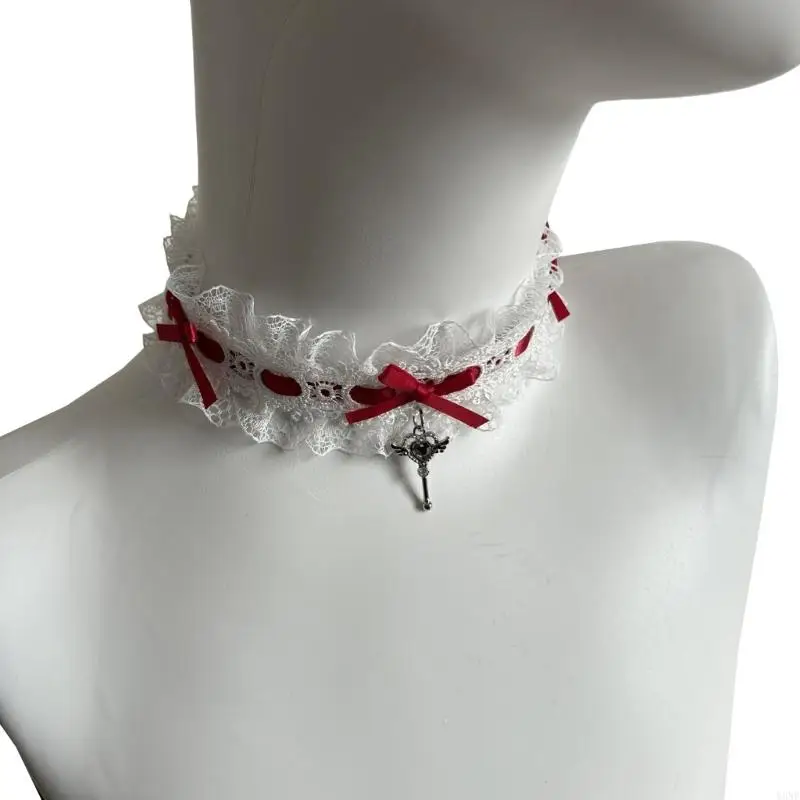 Y3ne Lace Bowknot Choker Lace Lace กับหัวใจวิงคีย์จี้สำหรับผู้หญิงฮัลโลวีนทุกวันและชุดรูปแบบคอสเพลย์