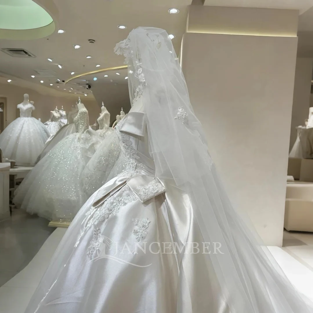 فساتين زفاف الأميرة الساتان الأنيقة المخصصة بدون حمالات ثوب الكرة الدانتيل صنع ثوب الزفاف قطار التصميم الشعبيСВБФНК