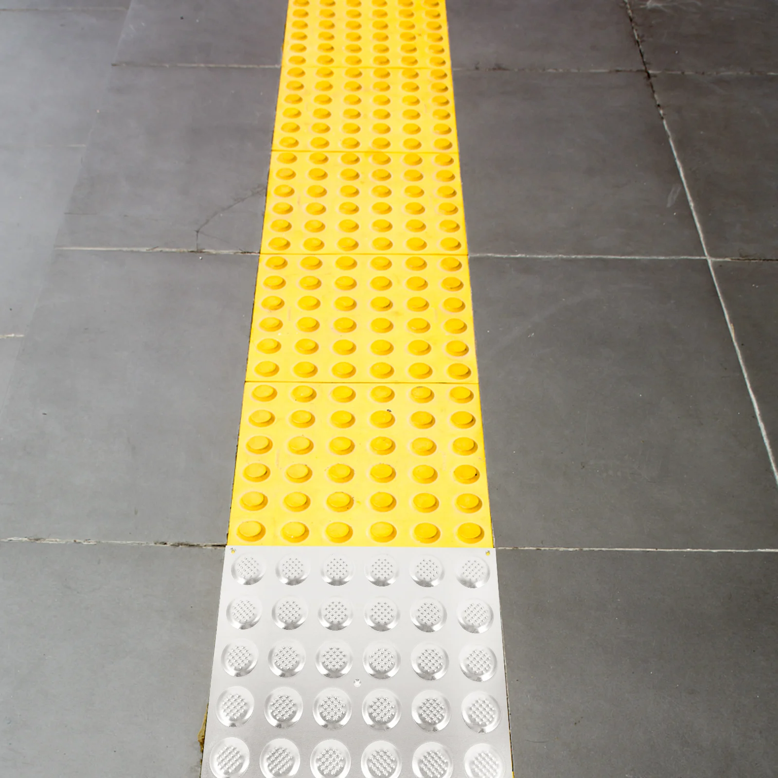 Batu Paving Taktile Stainless Steel Tahan Lama Untuk Jalan, Trotoar, Lantai Fungsional, Stiker Lantai Taman