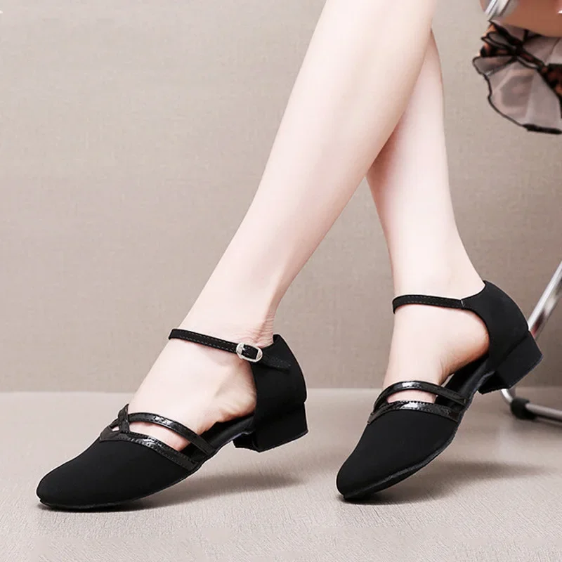 Hot Sale Ladies Ballroom Latin Dance Shoes Black Salsa Low Heels 3.5cm Samba Tango Shoes Soft Sole Party Ballroom Standard Shoes